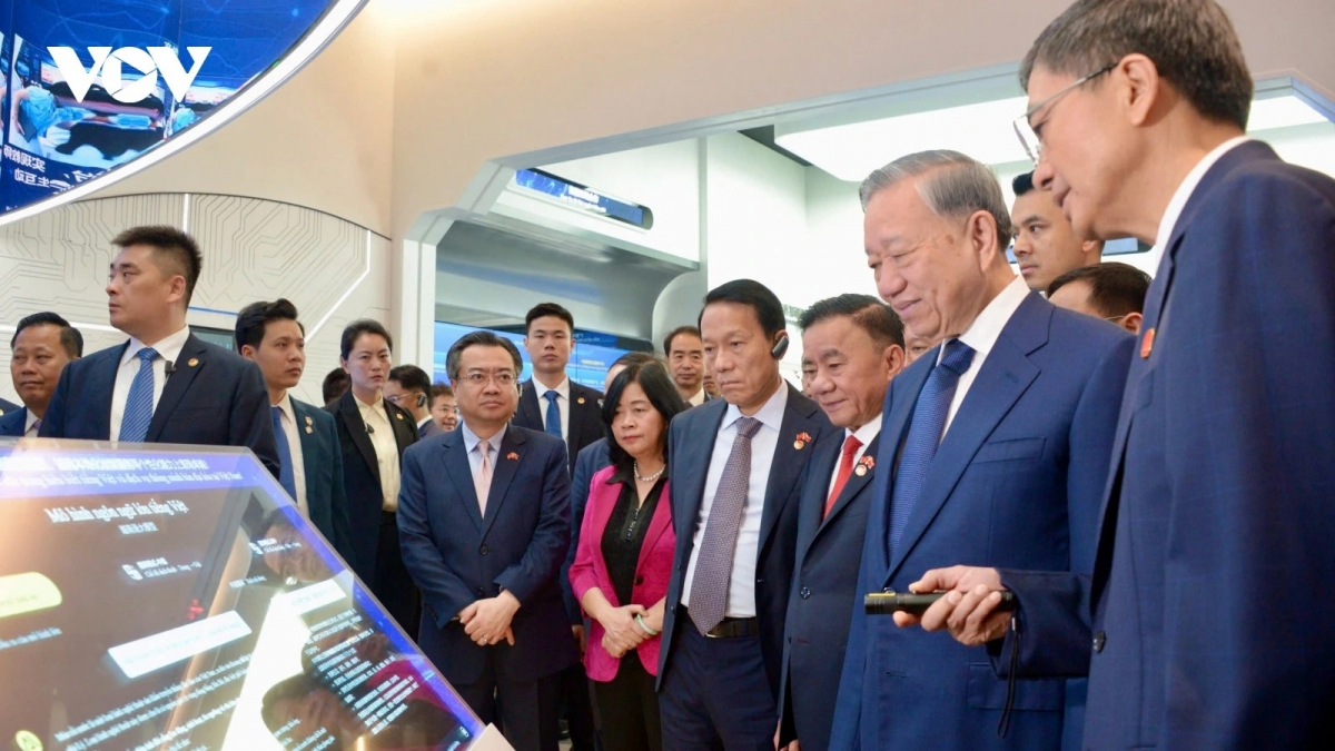 Top Vietnamese leader visits China–ASEAN AI Cooperation Centre